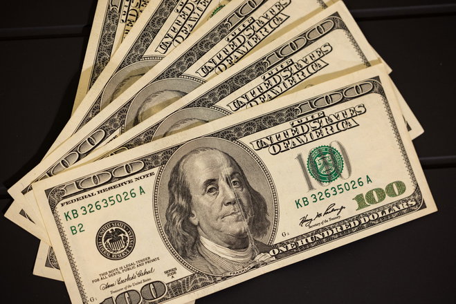 5 $100 bills