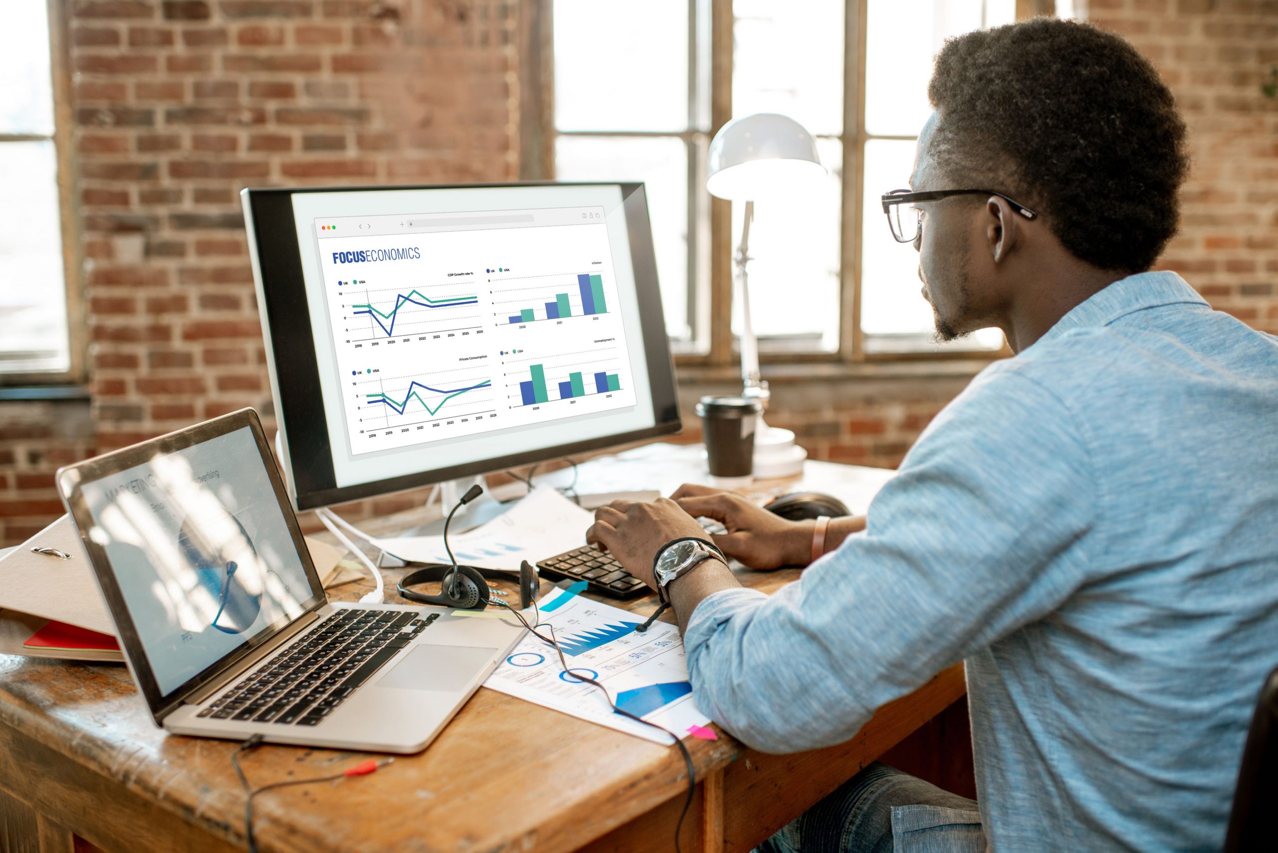 businessman workingo n FocusAnalytics data platform